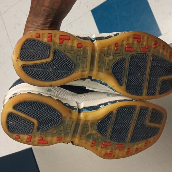 2001 Jordan blue and white Jordan 16 no laces - Picture 4 of 7